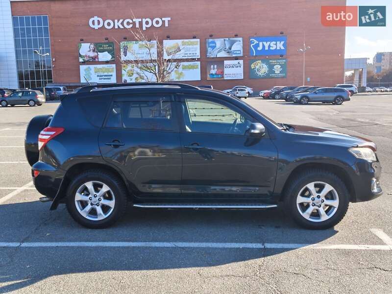 Позашляховик / Кросовер Toyota RAV4 2011 в Броварах