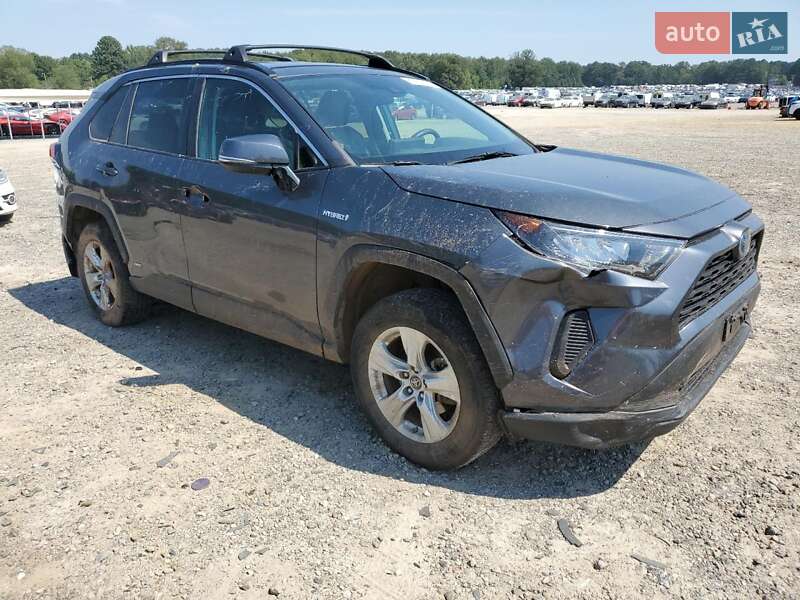 Внедорожник / Кроссовер Toyota RAV4 2020 в Киеве