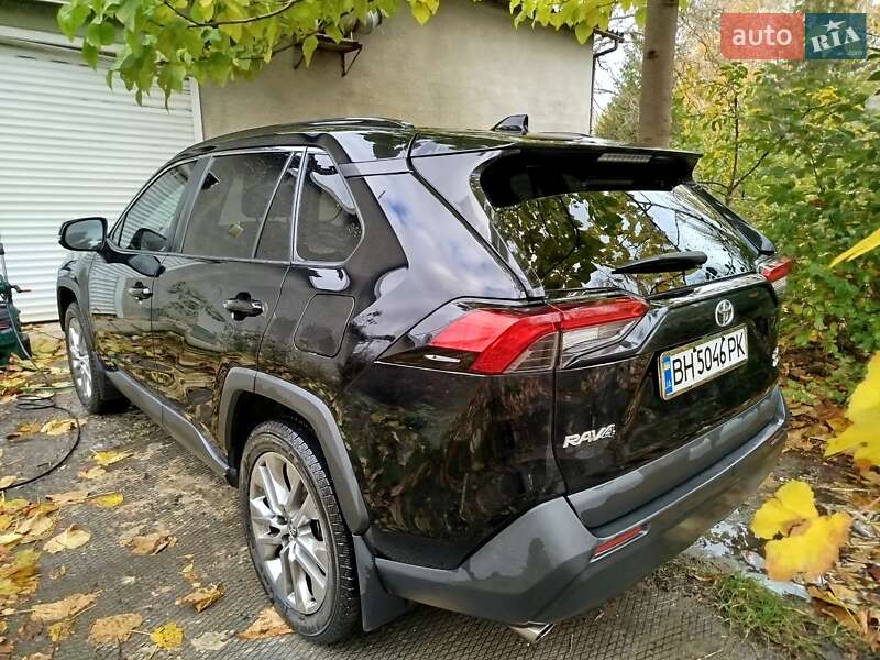 Позашляховик / Кросовер Toyota RAV4 2020 в Одесі