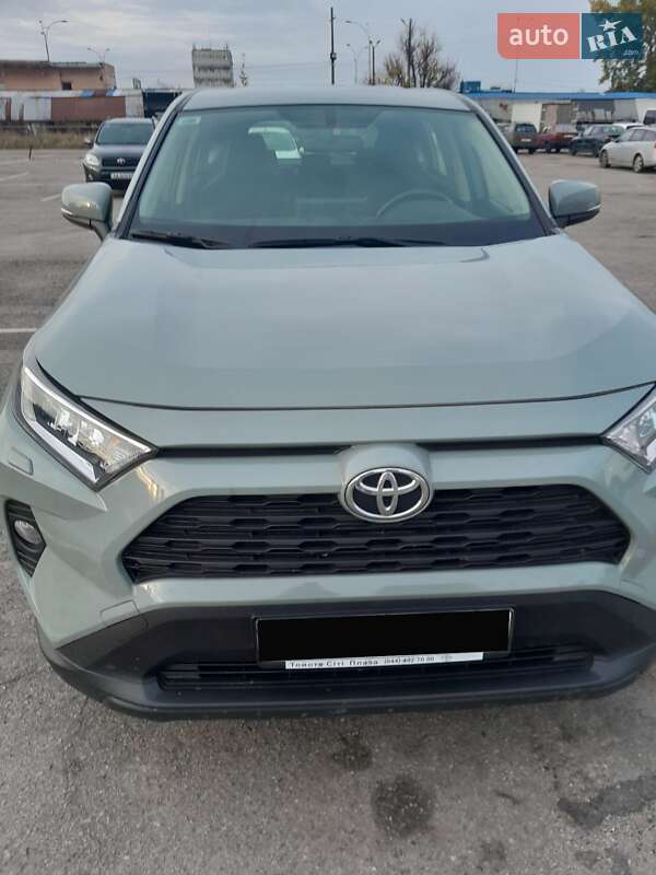 Позашляховик / Кросовер Toyota RAV4 2020 в Києві
