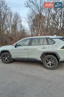 Внедорожник / Кроссовер Toyota RAV4 2020 в Киеве