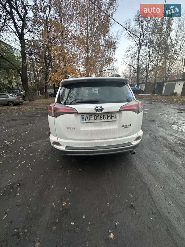 Внедорожник / Кроссовер Toyota RAV4 2017 в Першотравенске