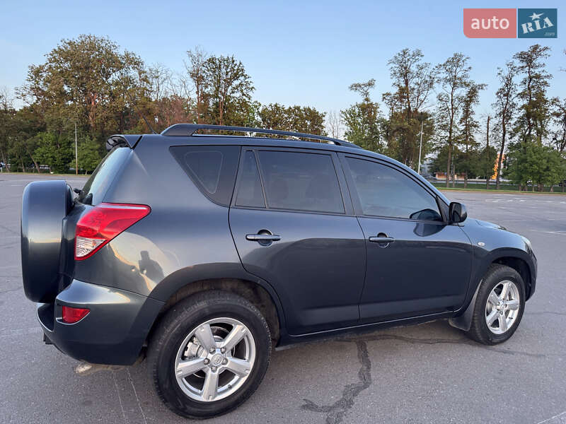 Внедорожник / Кроссовер Toyota RAV4 2006 в Киеве