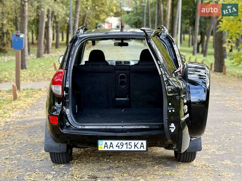 Внедорожник / Кроссовер Toyota RAV4 2007 в Киеве