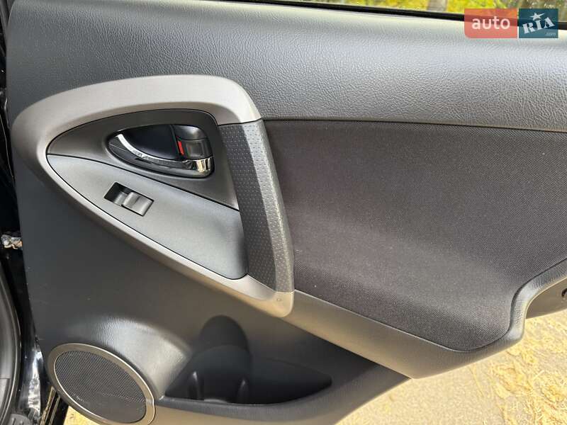 Внедорожник / Кроссовер Toyota RAV4 2007 в Киеве