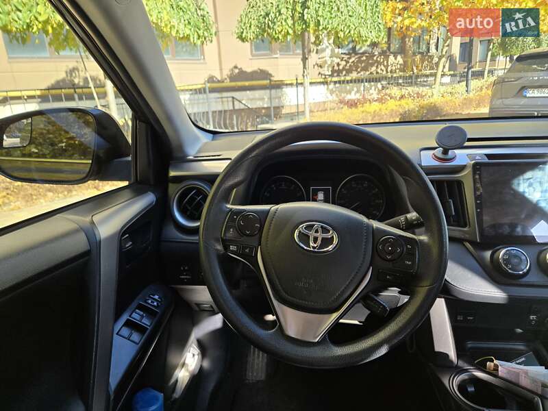 Внедорожник / Кроссовер Toyota RAV4 2016 в Киеве