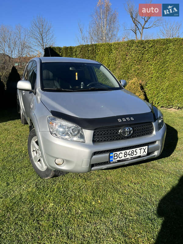 Внедорожник / Кроссовер Toyota RAV4 2008 в Меденичах