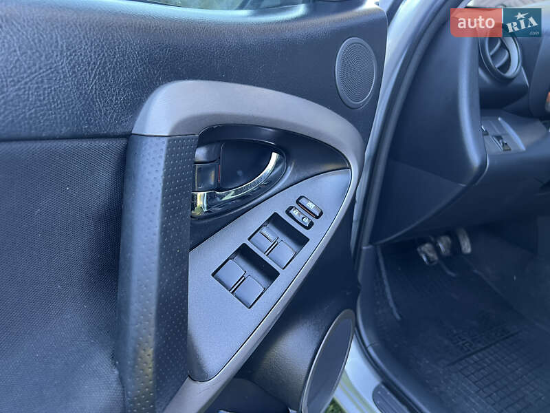 Внедорожник / Кроссовер Toyota RAV4 2008 в Меденичах