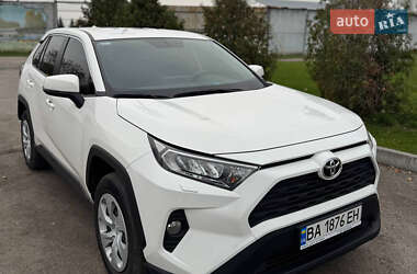 Внедорожник / Кроссовер Toyota RAV4 2020 в Александрие