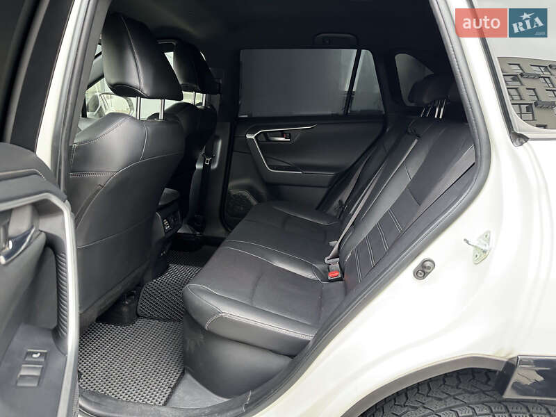 Внедорожник / Кроссовер Toyota RAV4 2019 в Львове