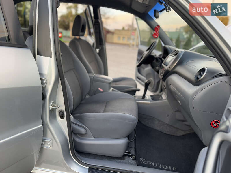Позашляховик / Кросовер Toyota RAV4 2003 в Одесі