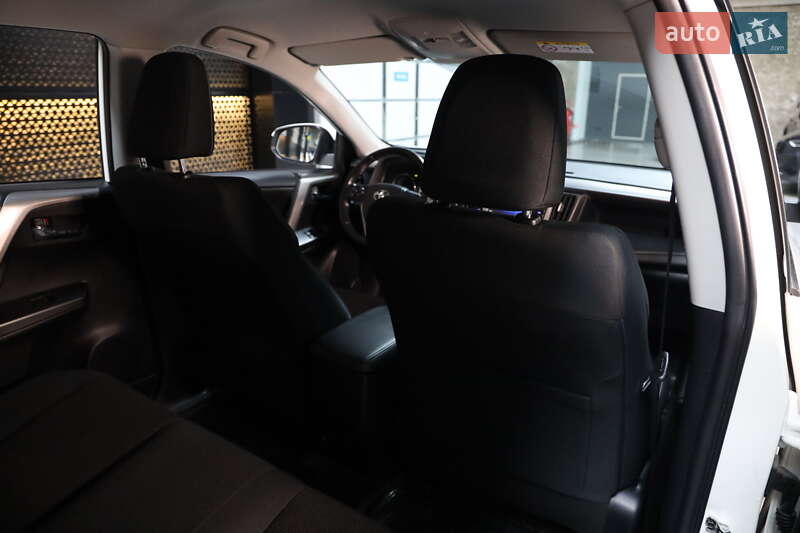 Внедорожник / Кроссовер Toyota RAV4 2017 в Луцке фото 35 Внедорожник / Кроссовер Toyota RAV4 2017 в Луцке