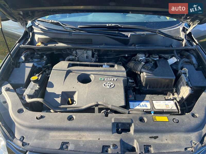 Позашляховик / Кросовер Toyota RAV4 2006 в Новояворівську