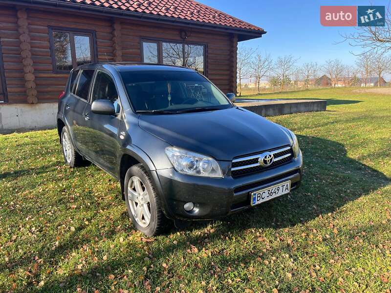 Позашляховик / Кросовер Toyota RAV4 2006 в Новояворівську