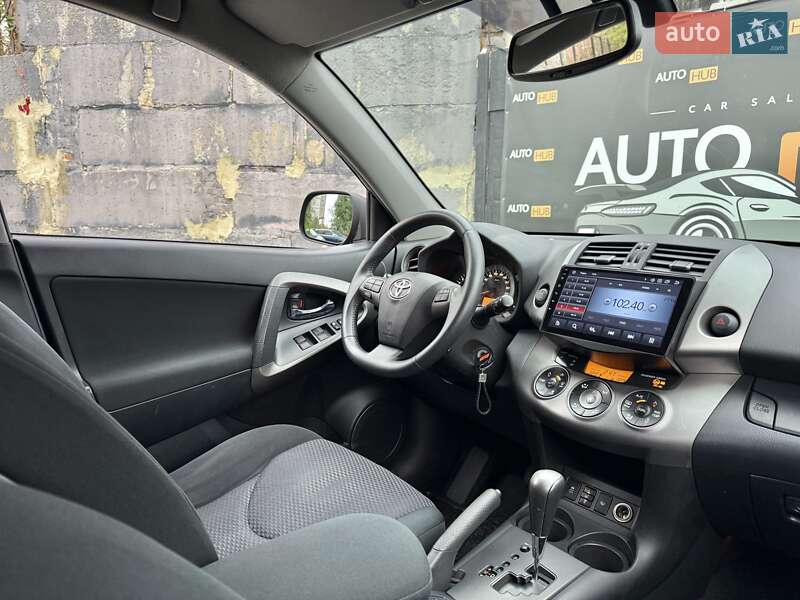 Внедорожник / Кроссовер Toyota RAV4 2010 в Харькове