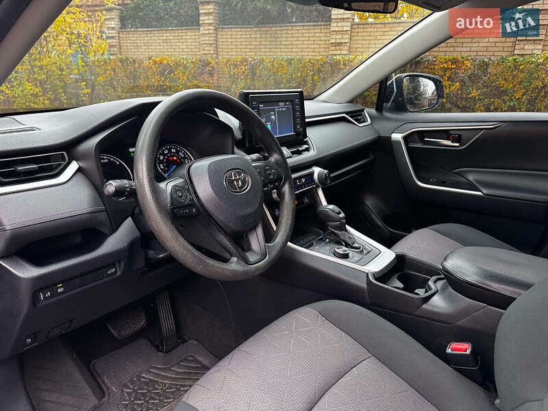 Внедорожник / Кроссовер Toyota RAV4 2019 в Киеве фото 15 Внедорожник / Кроссовер Toyota RAV4 2019 в Киеве