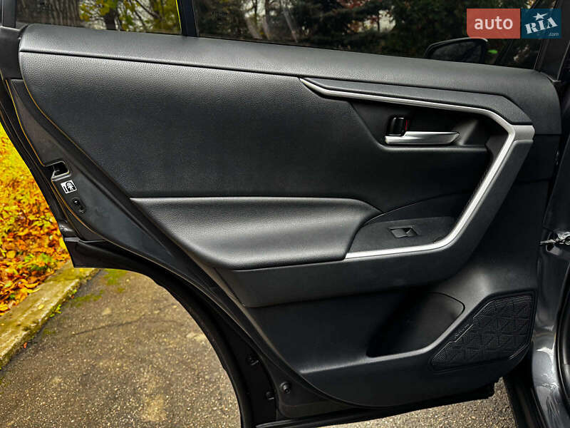 Внедорожник / Кроссовер Toyota RAV4 2019 в Киеве фото 29 Внедорожник / Кроссовер Toyota RAV4 2019 в Киеве