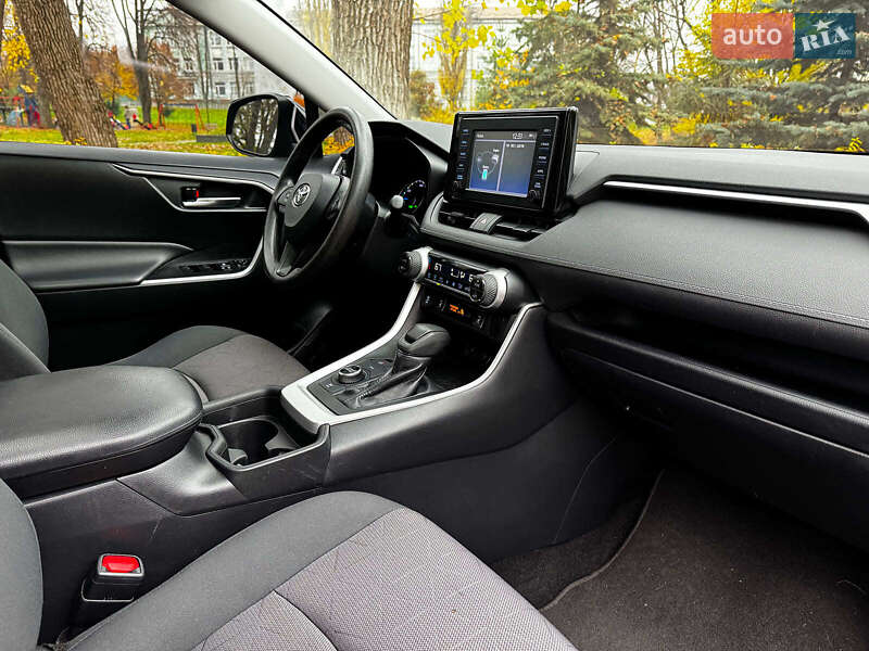 Внедорожник / Кроссовер Toyota RAV4 2019 в Киеве фото 36 Внедорожник / Кроссовер Toyota RAV4 2019 в Киеве
