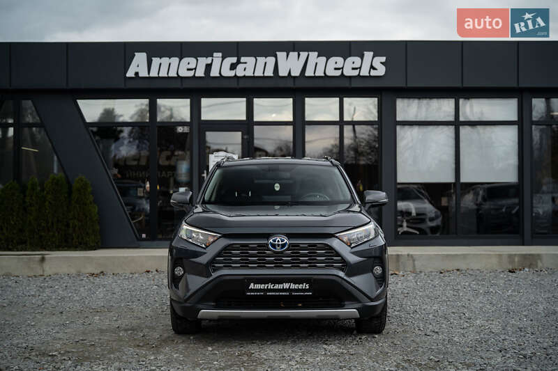 Внедорожник / Кроссовер Toyota RAV4 2019 в Черновцах