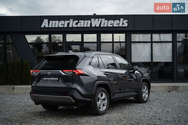 Внедорожник / Кроссовер Toyota RAV4 2019 в Черновцах