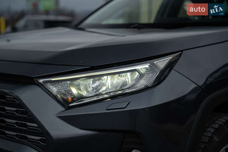 Внедорожник / Кроссовер Toyota RAV4 2019 в Черновцах