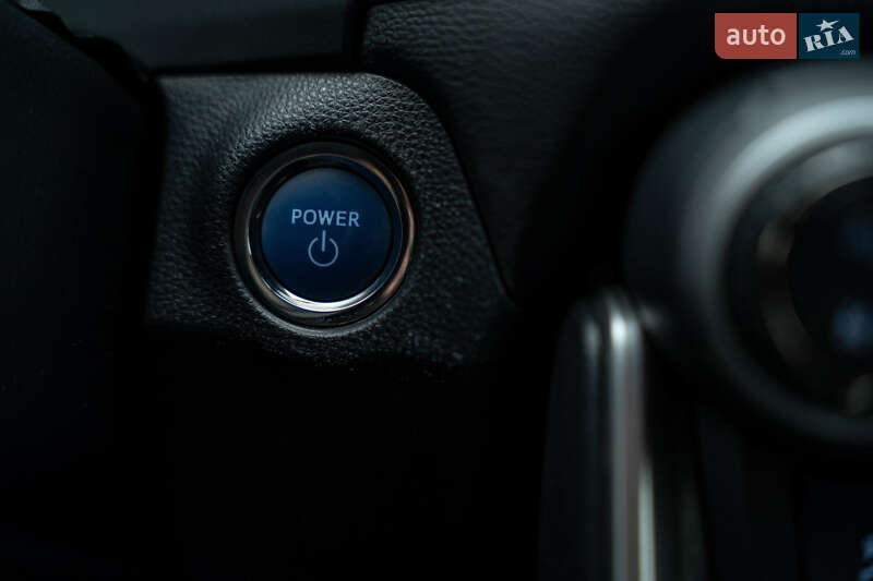 Внедорожник / Кроссовер Toyota RAV4 2019 в Черновцах