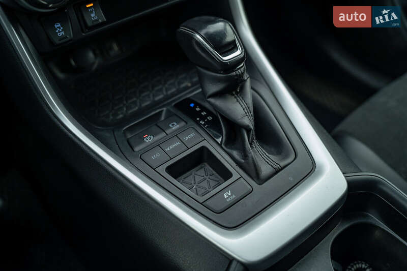 Внедорожник / Кроссовер Toyota RAV4 2019 в Черновцах