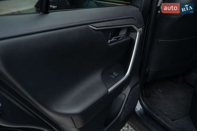 Внедорожник / Кроссовер Toyota RAV4 2019 в Черновцах