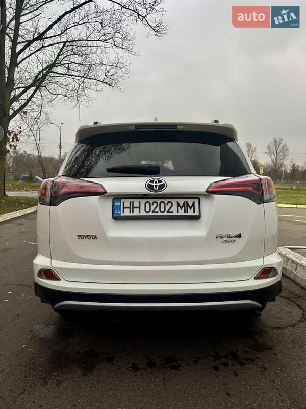Внедорожник / Кроссовер Toyota RAV4 2015 в Киеве