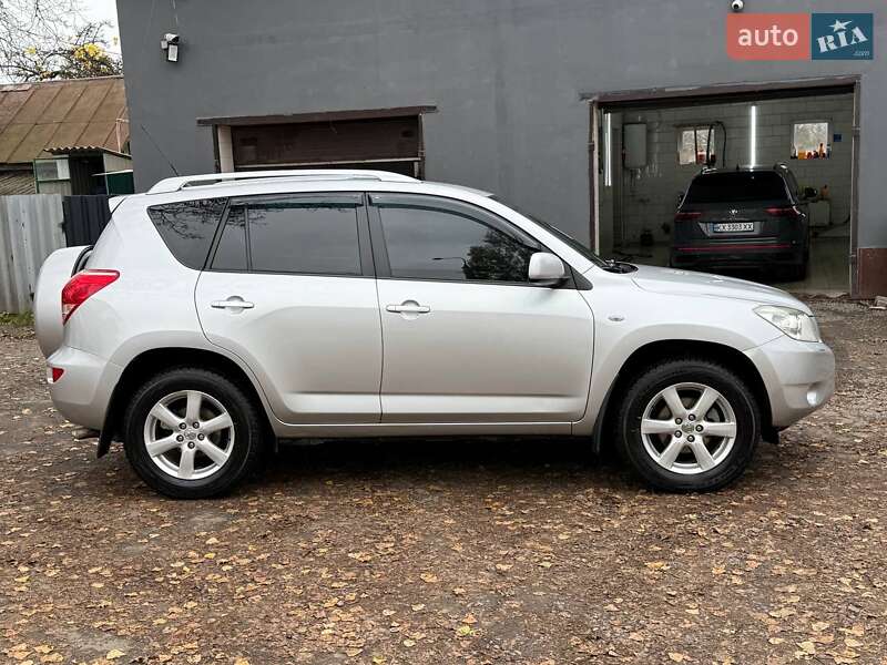 Внедорожник / Кроссовер Toyota RAV4 2008 в Харькове