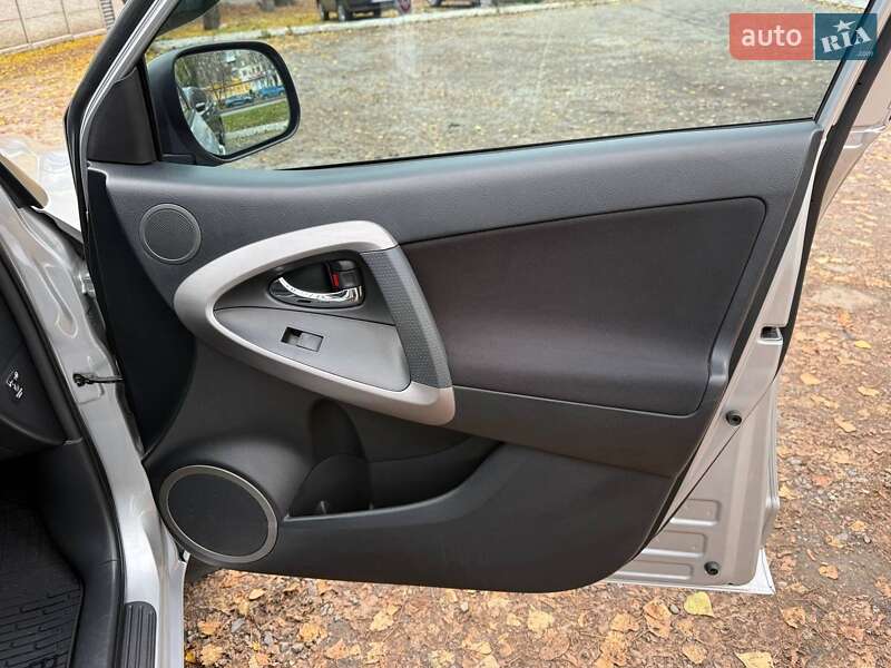 Внедорожник / Кроссовер Toyota RAV4 2008 в Харькове