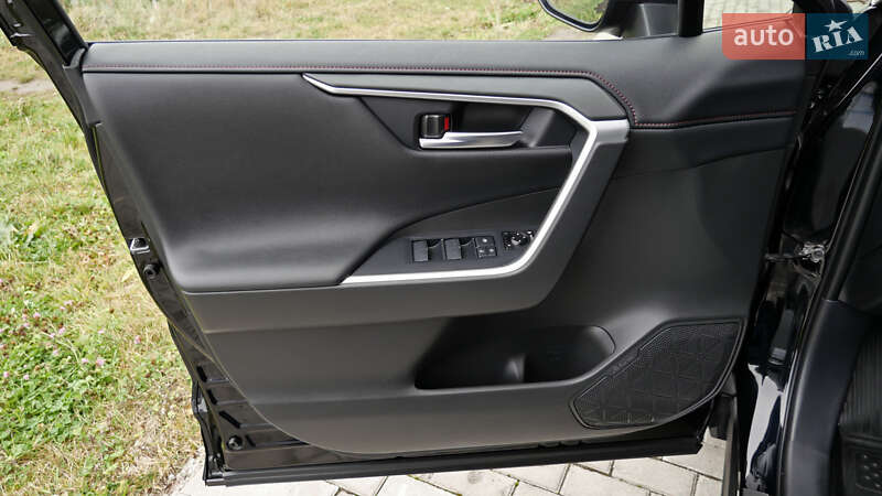 Позашляховик / Кросовер Toyota RAV4 2020 в Львові