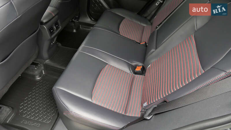 Позашляховик / Кросовер Toyota RAV4 2020 в Львові