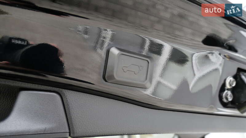 Позашляховик / Кросовер Toyota RAV4 2020 в Львові