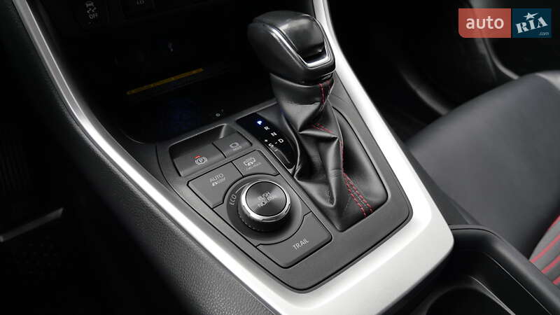 Позашляховик / Кросовер Toyota RAV4 2020 в Львові