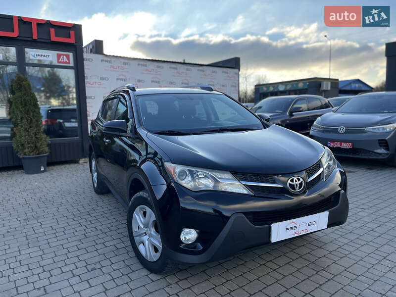 Позашляховик / Кросовер Toyota RAV4 2015 в Львові