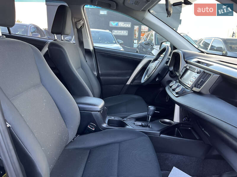 Позашляховик / Кросовер Toyota RAV4 2015 в Львові