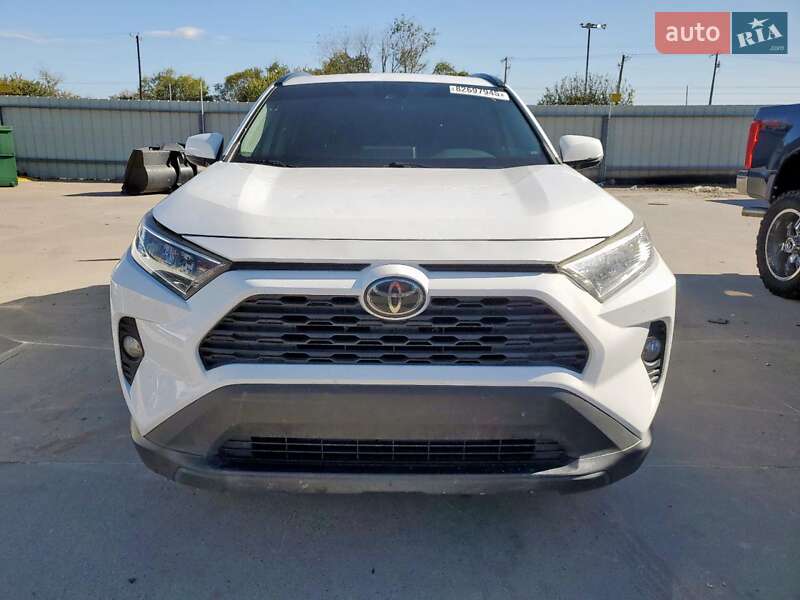 Внедорожник / Кроссовер Toyota RAV4 2019 в Черновцах