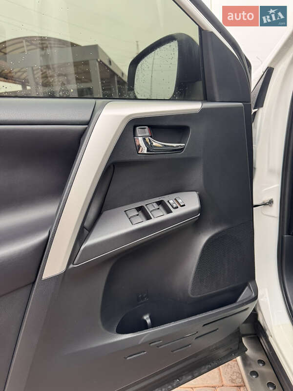 Позашляховик / Кросовер Toyota RAV4 2018 в Кривому Розі