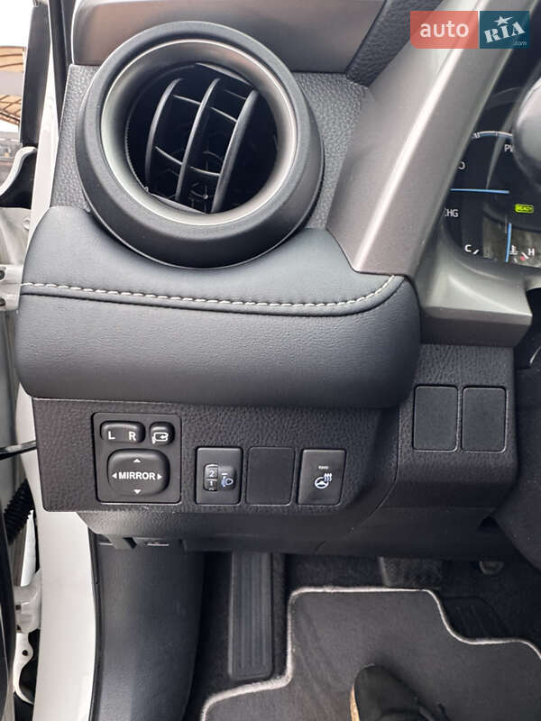 Позашляховик / Кросовер Toyota RAV4 2018 в Кривому Розі