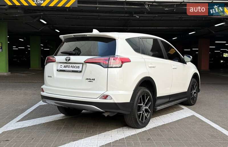 Внедорожник / Кроссовер Toyota RAV4 2017 в Киеве фото 7 Внедорожник / Кроссовер Toyota RAV4 2017 в Киеве