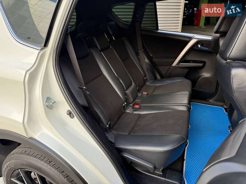 Внедорожник / Кроссовер Toyota RAV4 2017 в Киеве фото 11 Внедорожник / Кроссовер Toyota RAV4 2017 в Киеве