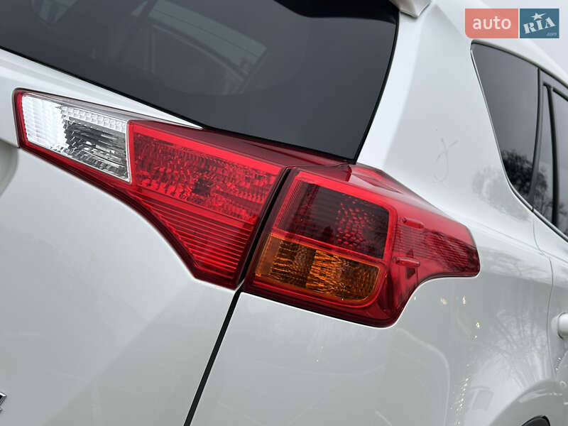 Позашляховик / Кросовер Toyota RAV4 2015 в Одесі