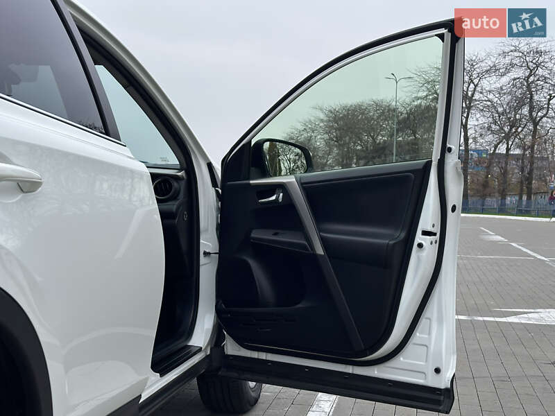 Позашляховик / Кросовер Toyota RAV4 2015 в Одесі