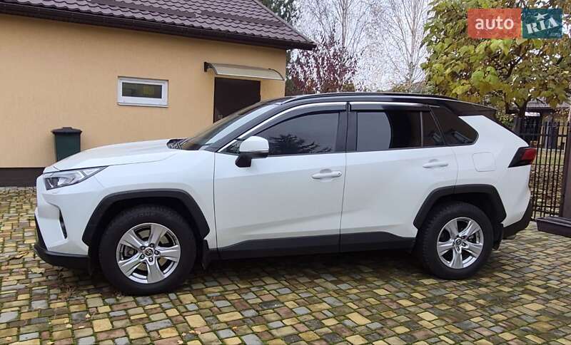 Позашляховик / Кросовер Toyota RAV4 2021 в Києві