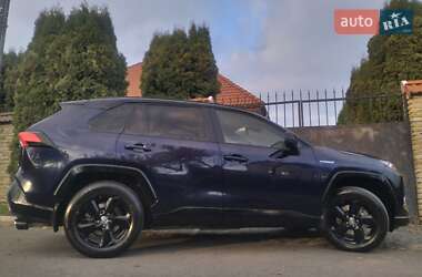 Позашляховик / Кросовер Toyota RAV4 2022 в Рівному