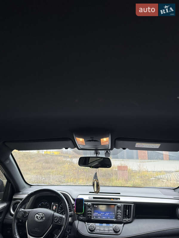 Внедорожник / Кроссовер Toyota RAV4 2017 в Хмельницком