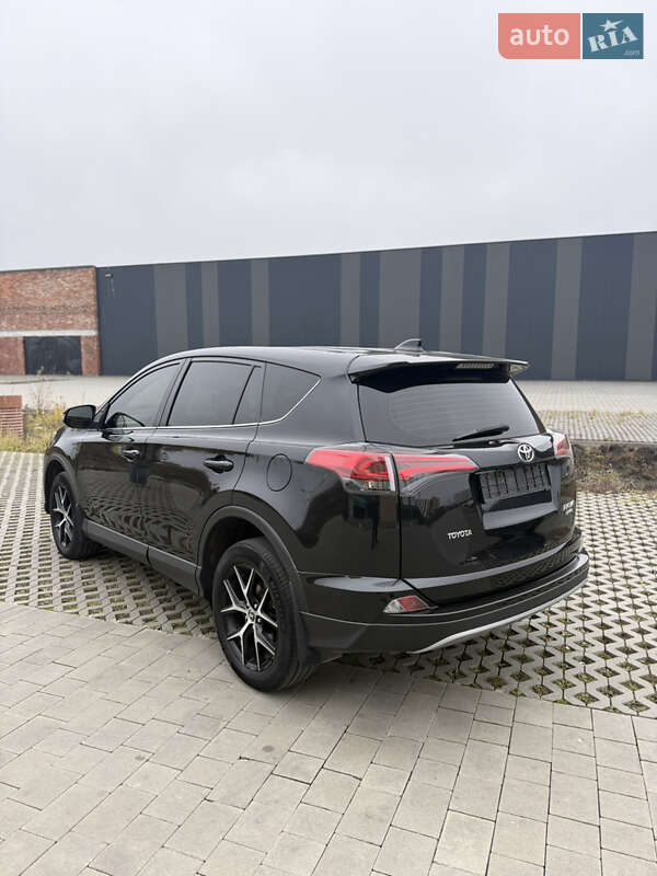 Внедорожник / Кроссовер Toyota RAV4 2017 в Хмельницком