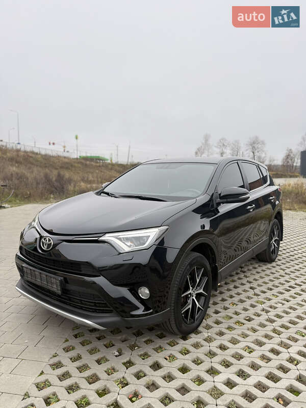 Внедорожник / Кроссовер Toyota RAV4 2017 в Хмельницком