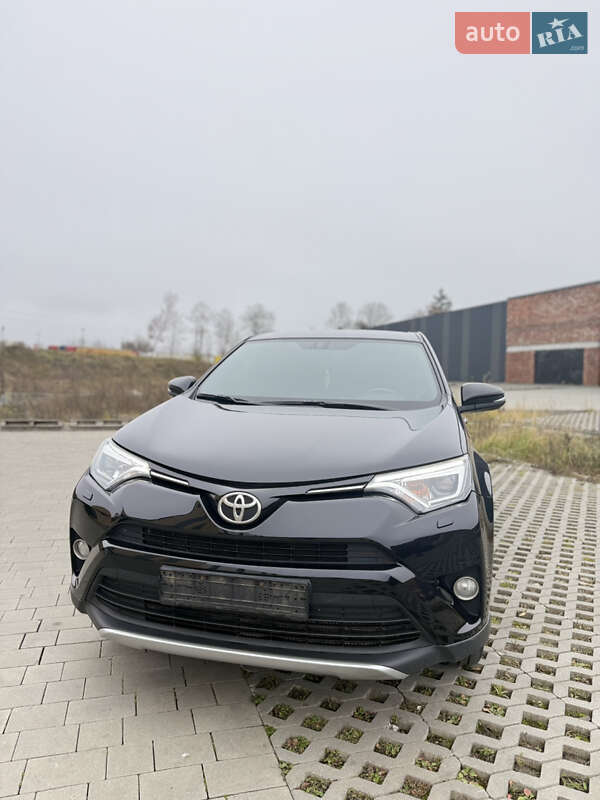 Внедорожник / Кроссовер Toyota RAV4 2017 в Хмельницком